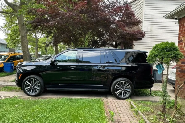 Cadillac ESCLADE SUV 6 passengers Captain chair