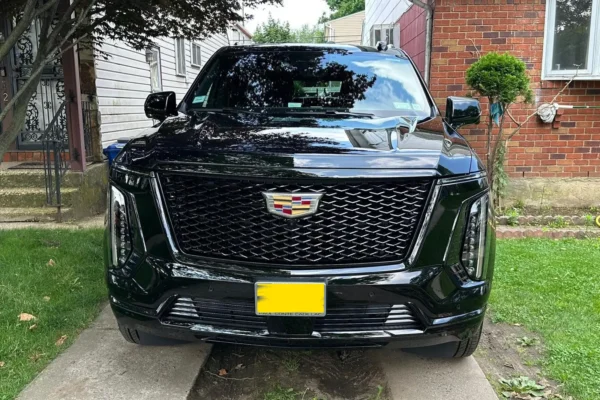 Cadillac ESCLADE SUV 6 passengers Captain chair